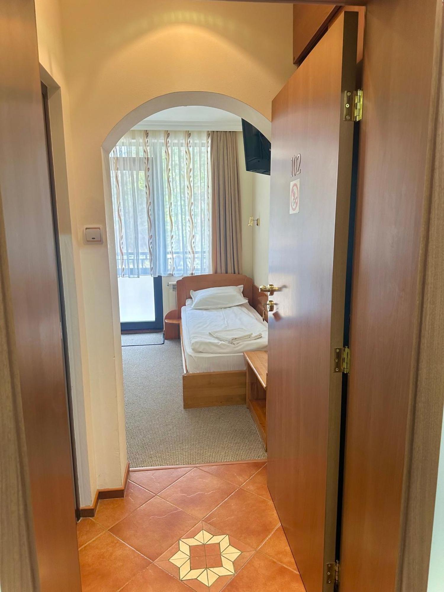 Daf Trans Hotel Пештера Экстерьер фото